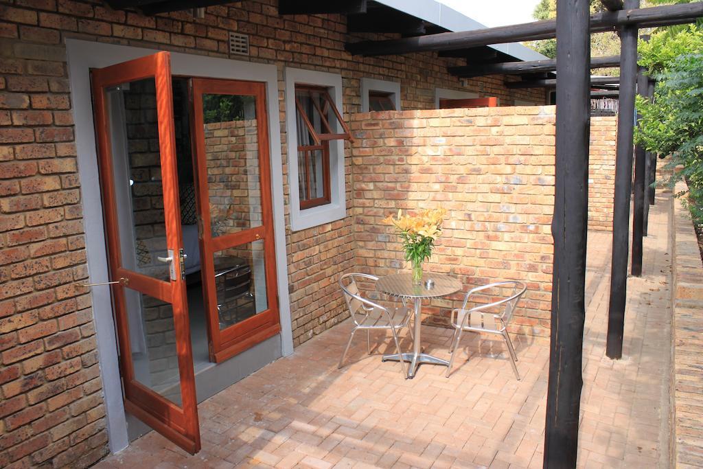 Yalla Yalla Boutique Hotel Witbank Bagian luar foto