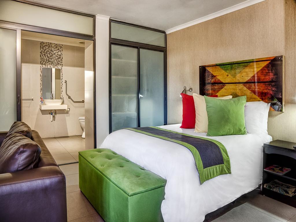 Yalla Yalla Boutique Hotel Witbank Bagian luar foto