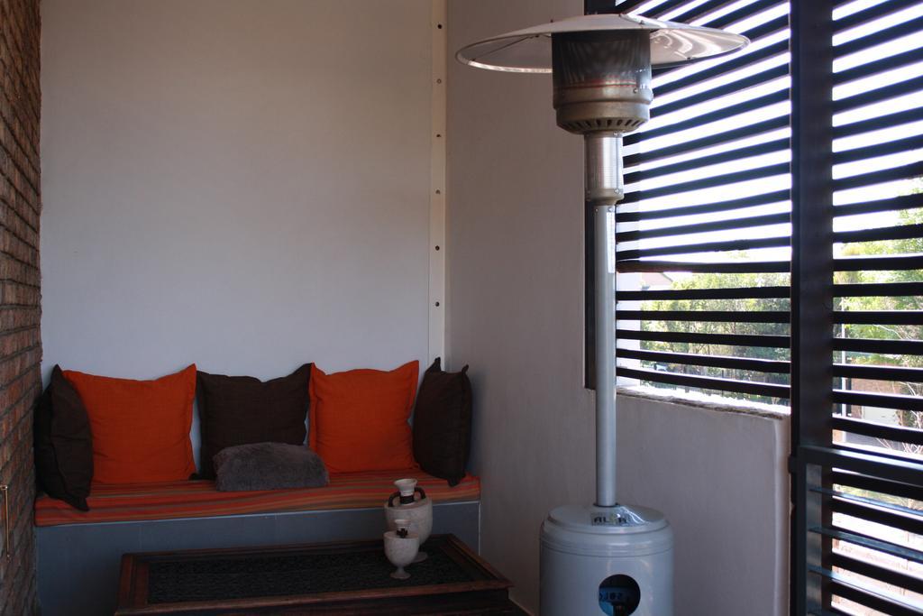 Yalla Yalla Boutique Hotel Witbank Bagian luar foto